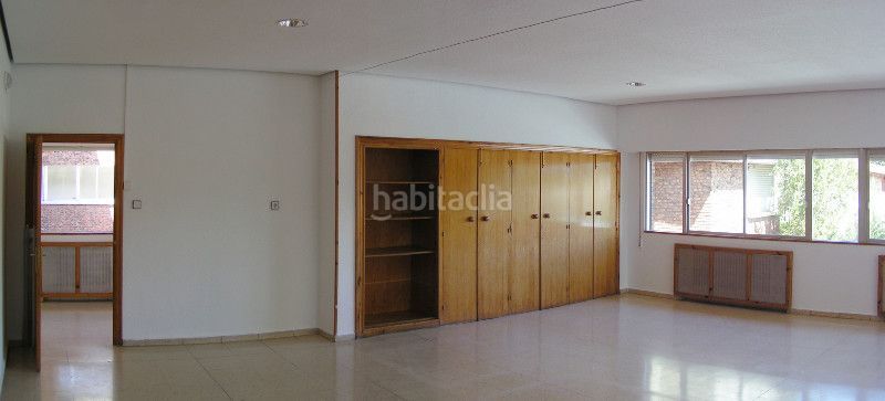 Foto f6403891-0f87-437d-bbcd-4a87f84773f5. Affitto edificio in Villaquilambre