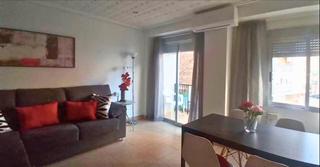 Lloguer Pis  Carrer de la visitació. Amplio piso de tres habitaciones junto a jardines del turia