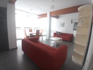 Lloguer Pis  Avinguda del primat reig. Piso de cuatro habitaciones en zona jaume roig