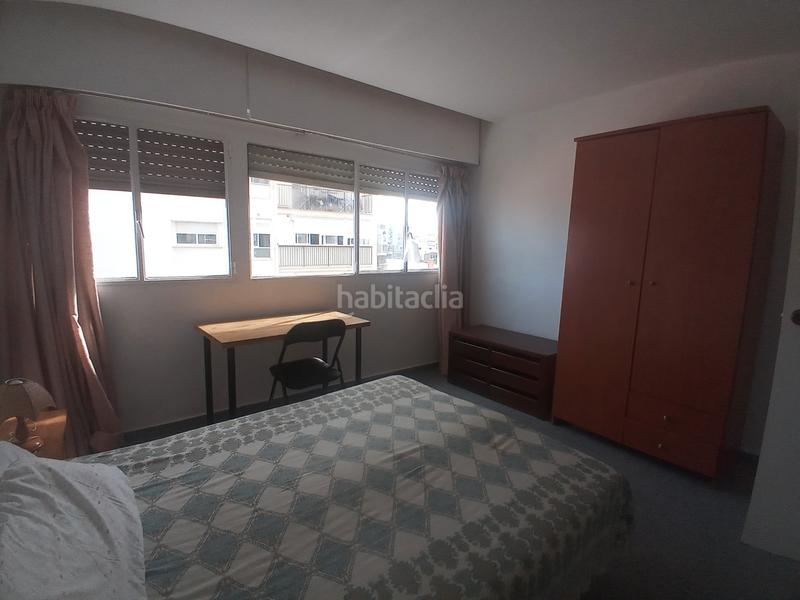 Foto c52421a1-d07b-421f-ba52-315e5ec2ce89. Alquiler piso  de cuatro habitaciones en zona Jaume Roig en Valencia