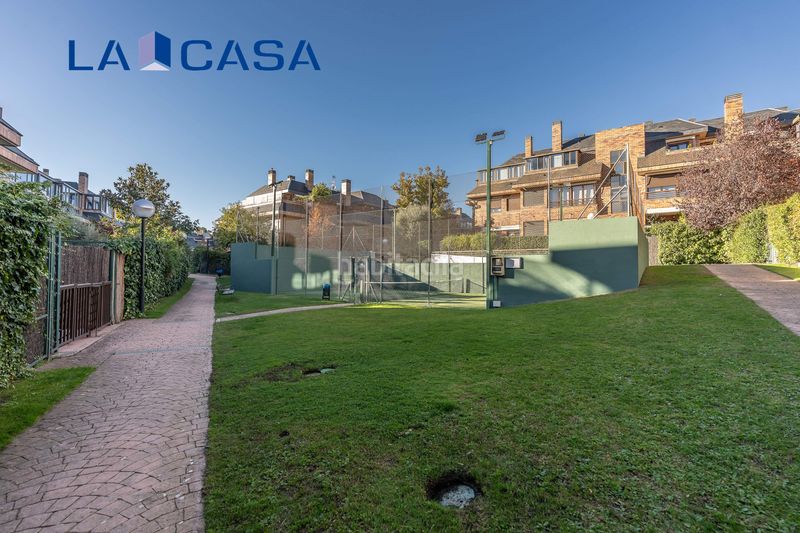 Foto 5353c926-74e1-4b5a-a7d9-3522ff5d6831. Àtic amb calefacció aparcament piscina a El Pinar-Punta Galea Rozas de Madrid (Las)