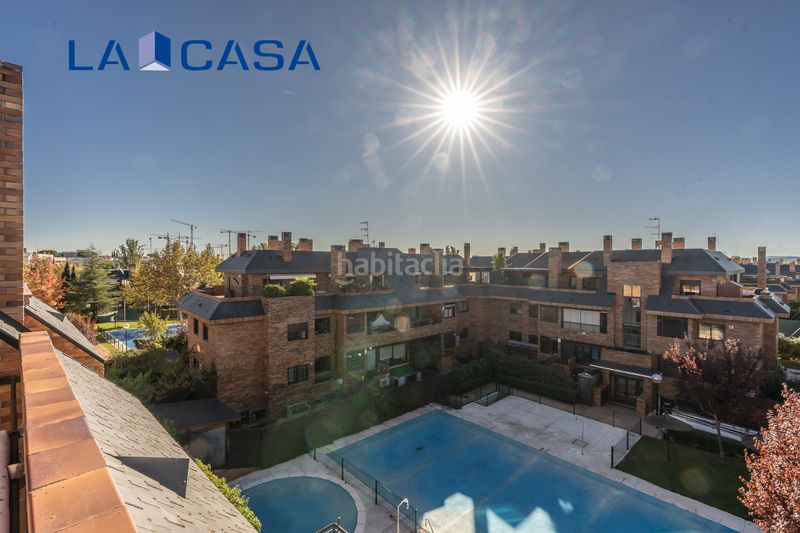 Foto 9c9ecfd0-1d35-4795-b457-90ffba67e9d9. Àtic amb calefacció aparcament piscina a El Pinar-Punta Galea Rozas de Madrid (Las)