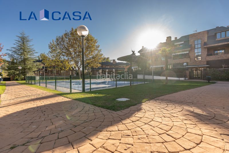 Foto af54ce68-06aa-4a82-a2ea-33e19f7800cd. Àtic amb calefacció aparcament piscina a El Pinar-Punta Galea Rozas de Madrid (Las)