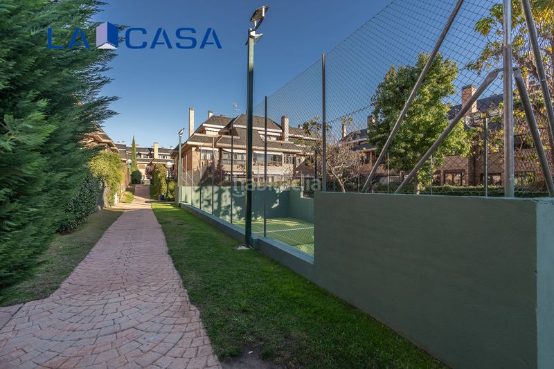 Foto bdd80f7b-309a-43b0-86f6-5600520efee0. Àtic amb calefacció aparcament piscina a El Pinar-Punta Galea Rozas de Madrid (Las)