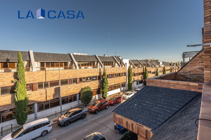 Foto c2632308-9248-433c-b0be-f53201c03d4b. Àtic amb calefacció aparcament piscina a El Pinar-Punta Galea Rozas de Madrid (Las)