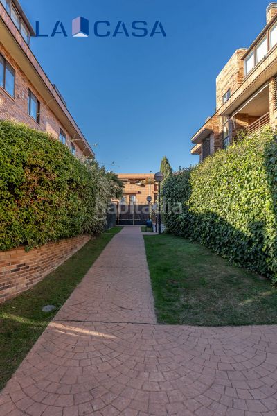 Foto d741cda8-a83b-4150-8134-0004cd929365. Àtic amb calefacció aparcament piscina a El Pinar-Punta Galea Rozas de Madrid (Las)