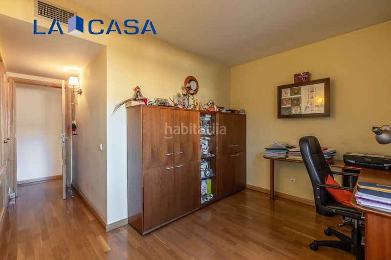 Foto d7a0d8cd-144d-44cb-88d3-d589656b1942. Àtic amb calefacció aparcament piscina a El Pinar-Punta Galea Rozas de Madrid (Las)