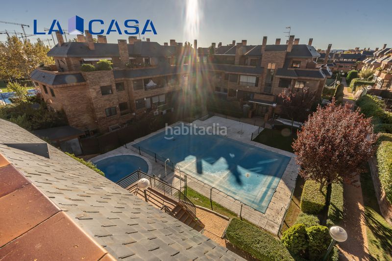 Foto d9996985-82ab-4426-9cb2-d94e27d579a0. Àtic amb calefacció aparcament piscina a El Pinar-Punta Galea Rozas de Madrid (Las)