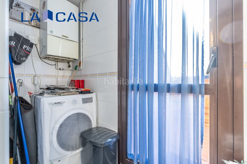 Foto e18ac772-8582-4d9d-b120-e3d4c8fb40f5. Àtic amb calefacció aparcament piscina a El Pinar-Punta Galea Rozas de Madrid (Las)