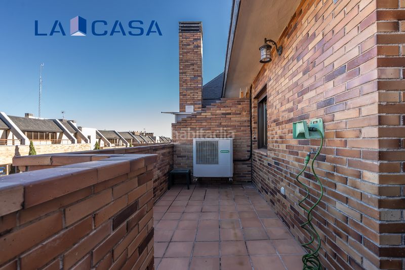 Foto faa7a89b-1643-4452-a0b2-f88953e7b234. Àtic amb calefacció aparcament piscina a El Pinar-Punta Galea Rozas de Madrid (Las)
