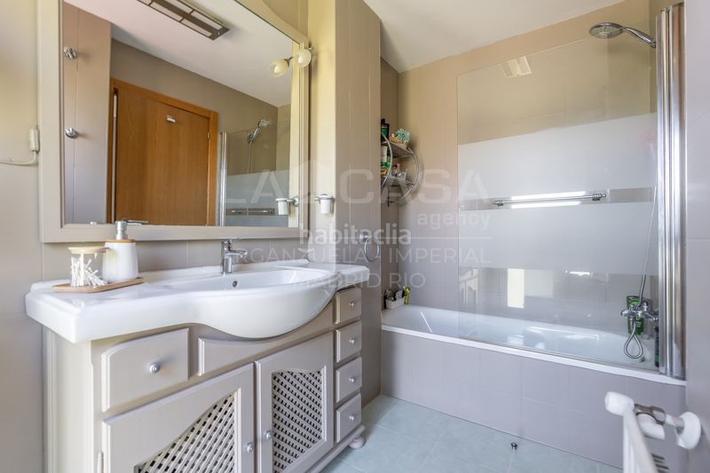 Foto b254553d-2237-4491-a0b1-d508668c5f10. Pis amb calefacció aparcament a Acacias Madrid
