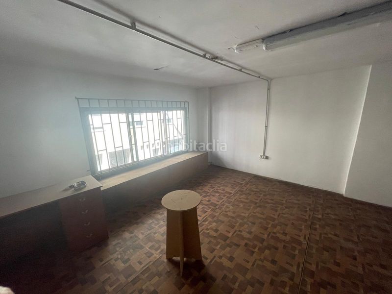 Local Comercial  Calle de calvo sotelo. Local comercial amplio, con altillo