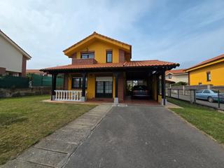 Xalet a Calle el parque 15. Chalet galizano