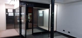 Locale commerciale in Calle Belosticalle 6