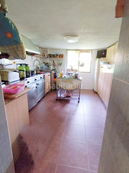 Foto 0d34689a-57eb-4c7e-b52d-bb9a2386cb92. Casa adossada amb xemeneia calefacció aparcament a Castro - Urdiales