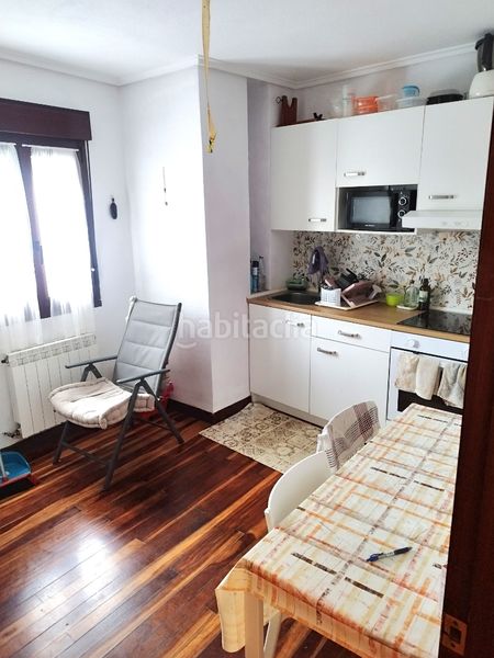 Foto 4c7f7c6b-56b4-464f-b1a9-c4a9c8f3c416. Casa adossada amb xemeneia calefacció aparcament a Castro - Urdiales