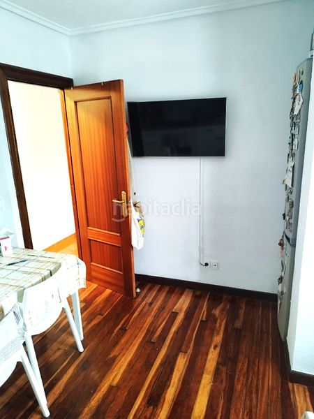 Foto 6f17fc8a-ee8d-4a54-b27b-934851a63cc5. Casa adossada amb xemeneia calefacció aparcament a Castro - Urdiales