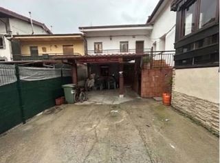 Casa adossada  Barrio sámano-monteale. Casa adosada con bar en sámano-montealegre