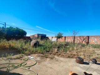 Casa  Calle el florin. Casa amplia y mucho terreno a poco km de benavente