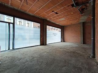 Lloguer Local Comercial  Avenida el ferial. Local en alquiler con mucha fachada