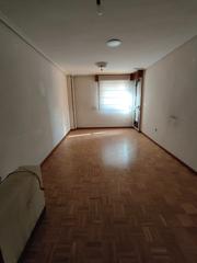 Pis  Calle ciudad de toro 5. Inmueble completo(vivienda+garaje+trastero) en la zona av. el fe