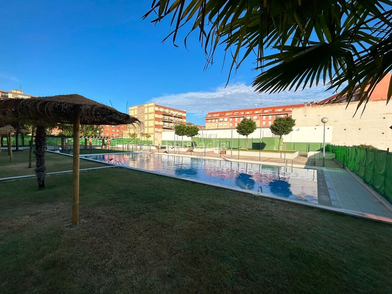 Foto c4bc57d5-5425-4cf7-a350-4382d157a915. Pis amb calefacció aparcament piscina a Benavente