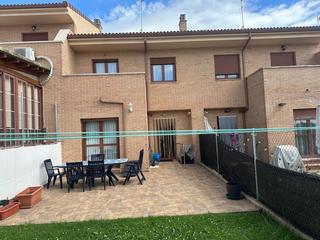 Xalet  Calle carmona. Venta chalet benavente