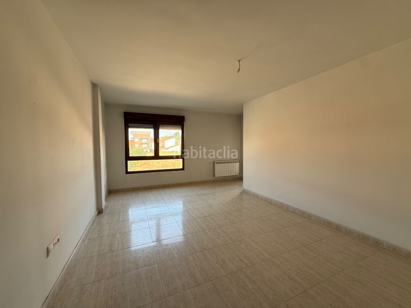 Foto 6f95a04a-1bb4-4817-8086-fb7b53a3457b. Pis a avenida el ferial 109 a Benavente
