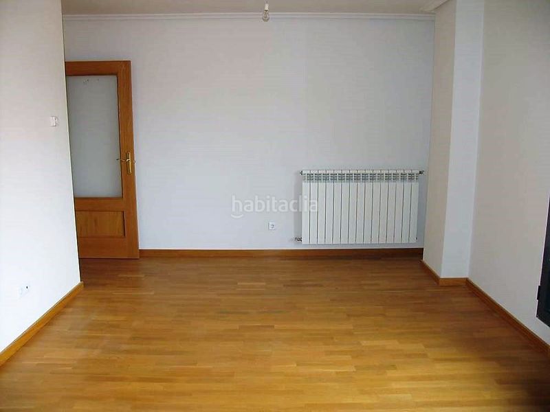 Foto f310b136-0250-43b3-bc12-5a200917a652. Pis a calle troncoso 2 a Medina del Campo