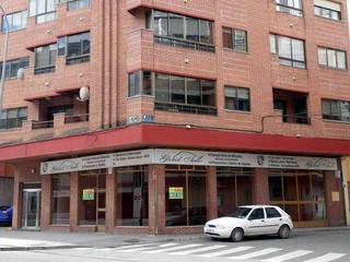 Lloguer Local Comercial  Cl-610. Local muy céntrico de esquina con todo escaparate.