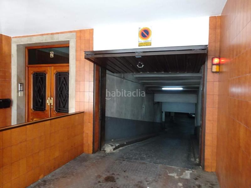 Foto dfbdd6ef-7852-48e6-bb37-66a21bbff163. Parking coche en plaza segovia 2 en Medina del Campo