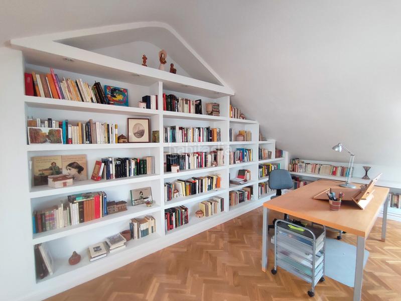 Foto 36c70d08-822c-405b-98e9-7c7aaa78ec90. Chalet con camino riscaldamento parcheggio piscina in Valladolid