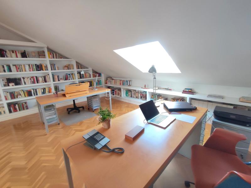 Foto db5c95ca-b72d-475a-abbf-a2e78f57df67. Chalet con camino riscaldamento parcheggio piscina in Valladolid