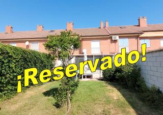 Xalet a Camino de velascálvaro 29. Chalet adosado en altos de castilla