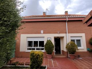 Xalet  Calle fernando de antequera. Chalet amueblado para entrar a vivir