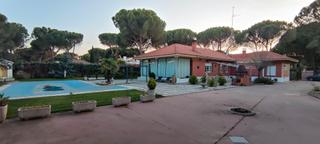Xalet a Medina del Campo. Chalet independiente con piscina en parcela de más de 2.000 m2