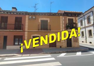 Casa  Calle evangelista. Casa de 2 plantas en el centro de nava del rey
