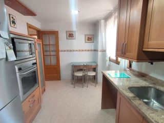 Appartamento  Calle chalamandrin. Piso de 112 m2, con 3 dormitorios, 2 baños, salón 27 m2.
