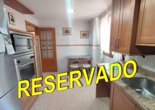 Etagenwohnung  Calle chalamandrin. Piso de 112 m2, con 3 dormitorios, 2 baños, salón 27 m2.