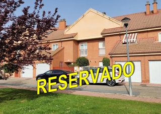 Chalet  Plaza de castilla y león. Chalet en altos de castilla. reservado