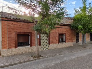 Casa en Calle larga 13. Brahojos de medina casa con patio y garaje