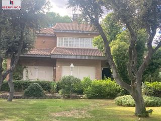 Chalet en Tordesillas. Urbanización el montico