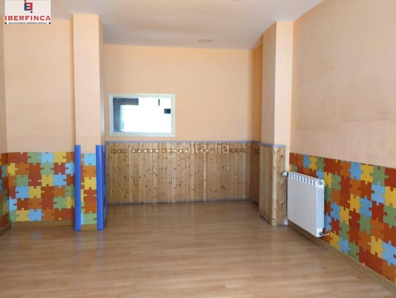 Foto 0c6b199a-7e09-46da-acb2-e84c8274806d. Alquiler local comercial se alquila local en cl armuña en Valladolid
