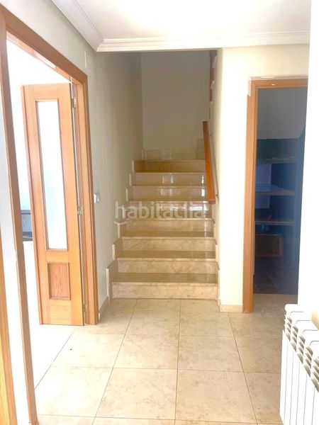 Foto 0571b7f6-de47-49d3-b714-bca7166505b5. Casa aparellada amb calefacció aparcament a Renedo de Esgueva