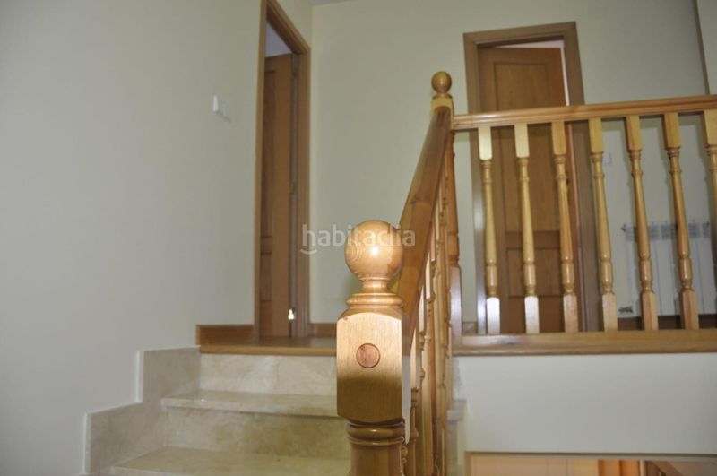 Foto 2020384b-8594-44d1-aaf1-04d9100eeb0c. Casa aparellada amb calefacció aparcament a Renedo de Esgueva