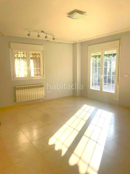 Foto 3f91b547-71b7-4644-b97e-50561d50d002. Casa aparellada amb calefacció aparcament a Renedo de Esgueva