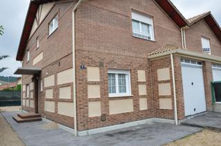 Chalet in Renedo de Esgueva. Chalet pareado en venta urbanización casasola