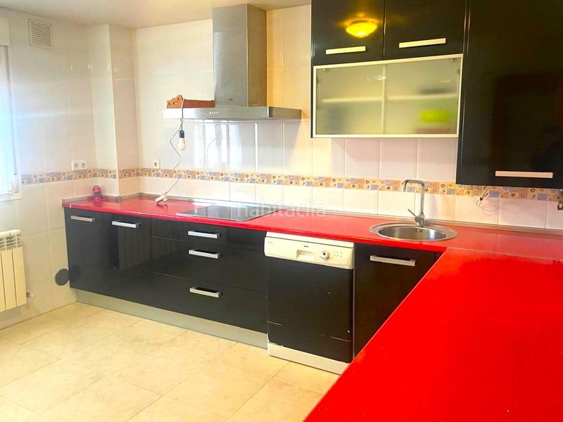 Foto 476c77cc-32a6-421a-84e6-bf1af0de678d. Casa aparellada amb calefacció aparcament a Renedo de Esgueva