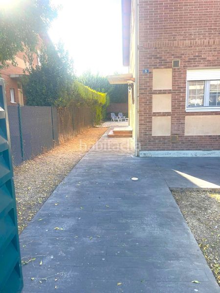 Foto 5c6e7caf-3285-4c03-b337-ccea257a3e22. Casa aparellada amb calefacció aparcament a Renedo de Esgueva