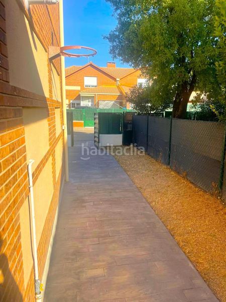 Foto 6fdfeb7d-642b-4d34-b013-78f33969ff4c. Casa aparellada amb calefacció aparcament a Renedo de Esgueva